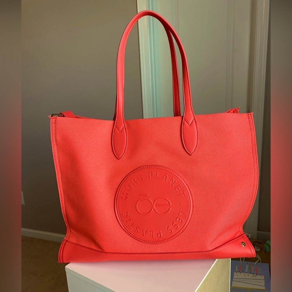 Clóe Handbag in bright salmon color